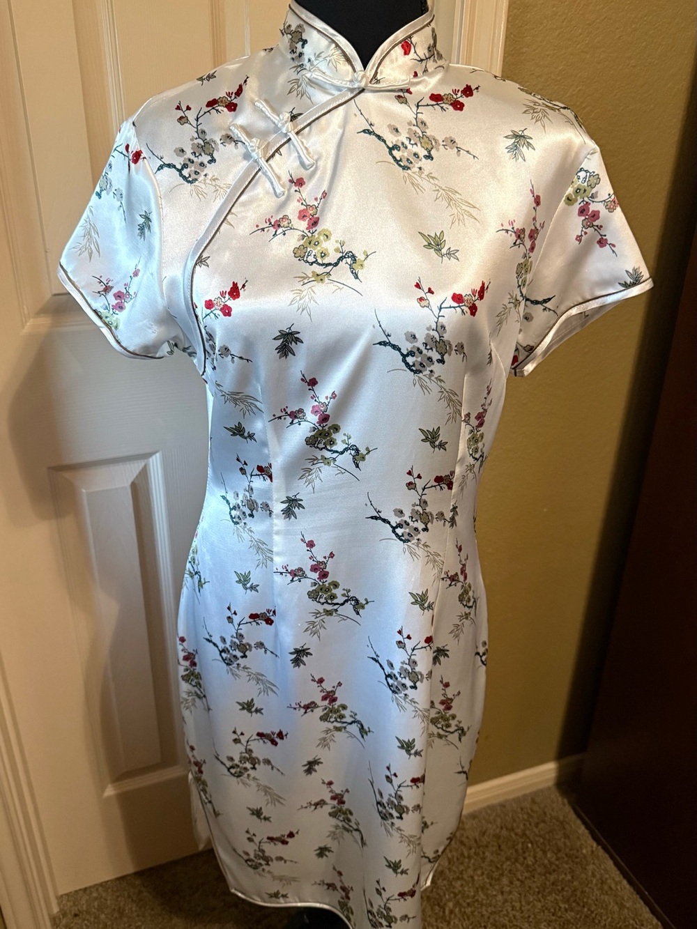 Vintage White Floral Satin Cheongsam Double Fortune dress